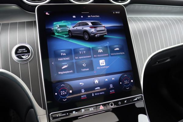 Mercedes-Benz GLC 300e 4MATIC Premium+ AMG Line Aut9 | Luchtvering | Achterasbesturing | Distronic+ | Burmester | Trekhaak | HUD | Verwarmd Stuurwiel | Digital Light | Keyless Go |