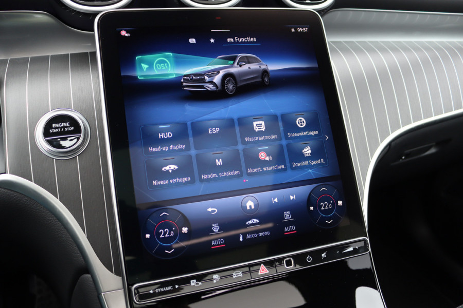 Mercedes-Benz GLC 300e 4MATIC Premium+ AMG Line Aut9 | Luchtvering | Achterasbesturing | Distronic+ | Burmester | Trekhaak | HUD | Verwarmd Stuurwiel | Digital Light | Keyless Go |