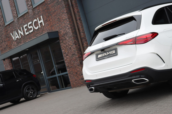 Mercedes-Benz GLC 300e 4MATIC Premium+ AMG Line Aut9 | Luchtvering | Achterasbesturing | Distronic+ | Burmester | Trekhaak | HUD | Verwarmd Stuurwiel | Digital Light | Keyless Go |