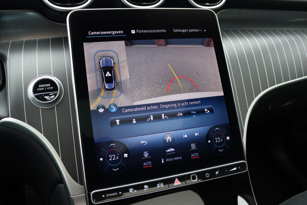 Mercedes-Benz GLC 300e 4MATIC Premium+ AMG Line Aut9 | Luchtvering | Achterasbesturing | Distronic+ | Burmester | Trekhaak | HUD | Verwarmd Stuurwiel | Digital Light | Keyless Go |