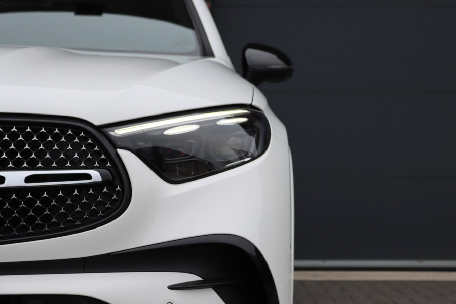 Mercedes-Benz GLC 300e 4MATIC Premium+ AMG Line Aut9 | Luchtvering | Achterasbesturing | Distronic+ | Burmester | Trekhaak | HUD | Verwarmd Stuurwiel | Digital Light | Keyless Go |