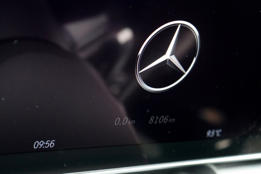 Mercedes-Benz GLC 300e 4MATIC Premium+ AMG Line Aut9 | Luchtvering | Achterasbesturing | Distronic+ | Burmester | Trekhaak | HUD | Verwarmd Stuurwiel | Digital Light | Keyless Go |