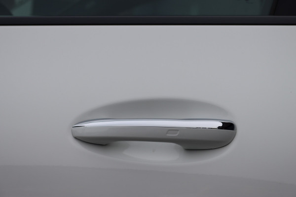 Mercedes-Benz GLC 300e 4MATIC Premium+ AMG Line Aut9 | Luchtvering | Achterasbesturing | Distronic+ | Burmester | Trekhaak | HUD | Verwarmd Stuurwiel | Digital Light | Keyless Go |