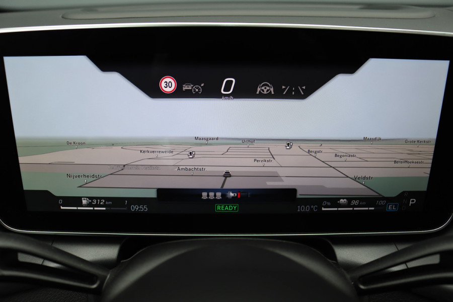 Mercedes-Benz GLC 300e 4MATIC Premium+ AMG Line Aut9 | Luchtvering | Achterasbesturing | Distronic+ | Burmester | Trekhaak | HUD | Verwarmd Stuurwiel | Digital Light | Keyless Go |