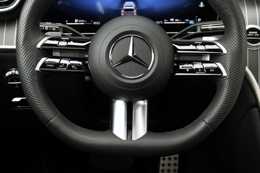 Mercedes-Benz GLC 300e 4MATIC Premium+ AMG Line Aut9 | Luchtvering | Achterasbesturing | Distronic+ | Burmester | Trekhaak | HUD | Verwarmd Stuurwiel | Digital Light | Keyless Go |