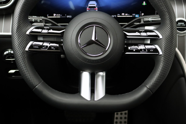 Mercedes-Benz GLC 300e 4MATIC Premium+ AMG Line Aut9 | Luchtvering | Achterasbesturing | Distronic+ | Burmester | Trekhaak | HUD | Verwarmd Stuurwiel | Digital Light | Keyless Go |