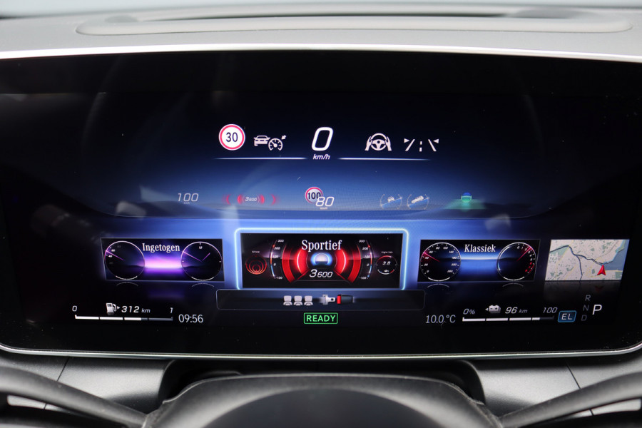 Mercedes-Benz GLC 300e 4MATIC Premium+ AMG Line Aut9 | Luchtvering | Achterasbesturing | Distronic+ | Burmester | Trekhaak | HUD | Verwarmd Stuurwiel | Digital Light | Keyless Go |