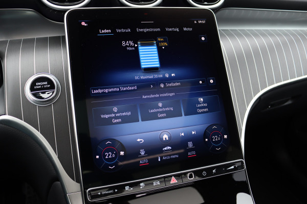 Mercedes-Benz GLC 300e 4MATIC Premium+ AMG Line Aut9 | Luchtvering | Achterasbesturing | Distronic+ | Burmester | Trekhaak | HUD | Verwarmd Stuurwiel | Digital Light | Keyless Go |