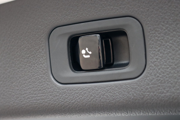 Mercedes-Benz GLC 300e 4MATIC Premium+ AMG Line Aut9 | Luchtvering | Achterasbesturing | Distronic+ | Burmester | Trekhaak | HUD | Verwarmd Stuurwiel | Digital Light | Keyless Go |