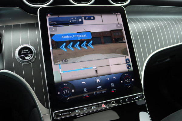 Mercedes-Benz GLC 300e 4MATIC Premium+ AMG Line Aut9 | Luchtvering | Achterasbesturing | Distronic+ | Burmester | Trekhaak | HUD | Verwarmd Stuurwiel | Digital Light | Keyless Go |