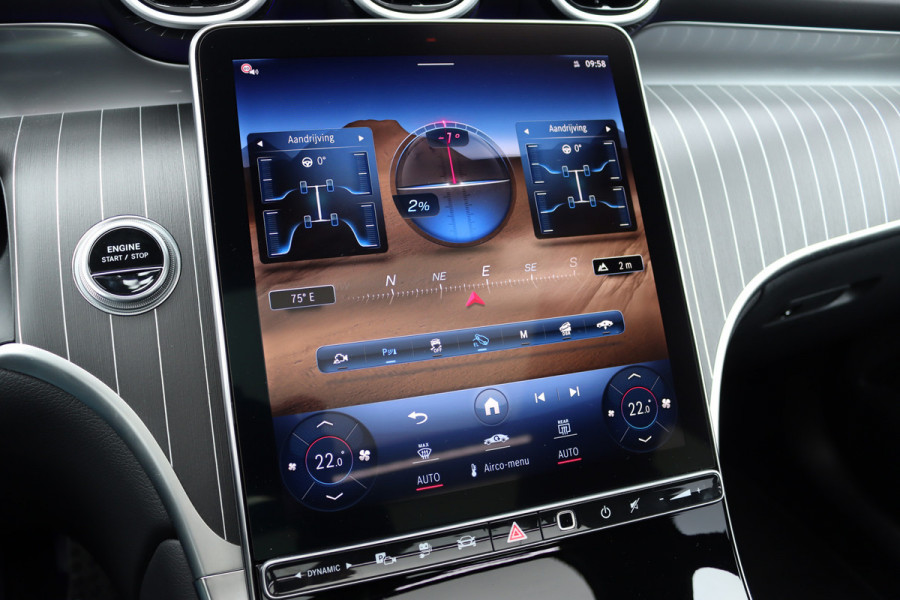 Mercedes-Benz GLC 300e 4MATIC Premium+ AMG Line Aut9 | Luchtvering | Achterasbesturing | Distronic+ | Burmester | Trekhaak | HUD | Verwarmd Stuurwiel | Digital Light | Keyless Go |