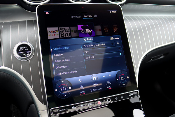 Mercedes-Benz GLC 300e 4MATIC Premium+ AMG Line Aut9 | Luchtvering | Achterasbesturing | Distronic+ | Burmester | Trekhaak | HUD | Verwarmd Stuurwiel | Digital Light | Keyless Go |