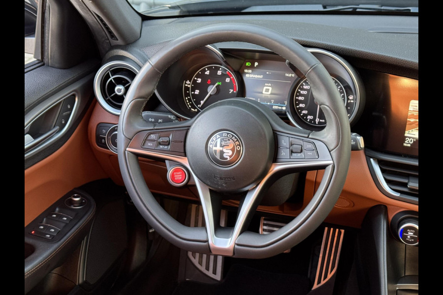 Alfa Romeo Giulia 2.0T Super | Veloce interieur | Xenon | Prijs is rijklaar incl. garantie
