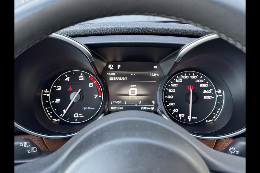 Alfa Romeo Giulia 2.0T Super | Veloce interieur | Xenon | Prijs is rijklaar incl. garantie