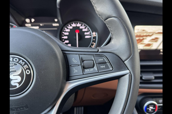 Alfa Romeo Giulia 2.0T Super | Veloce interieur | Xenon | Prijs is rijklaar incl. garantie
