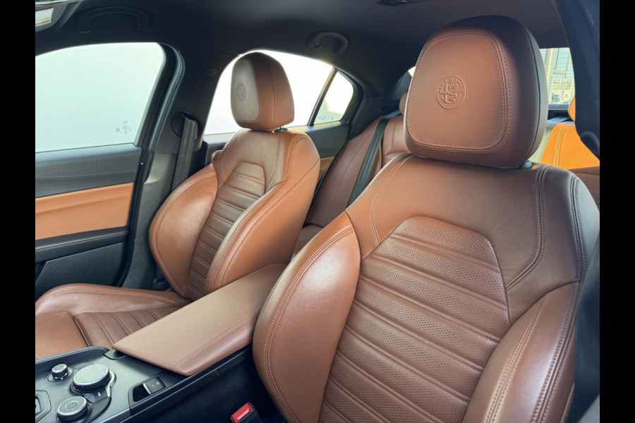 Alfa Romeo Giulia 2.0T Super | Veloce interieur | Xenon | Prijs is rijklaar incl. garantie