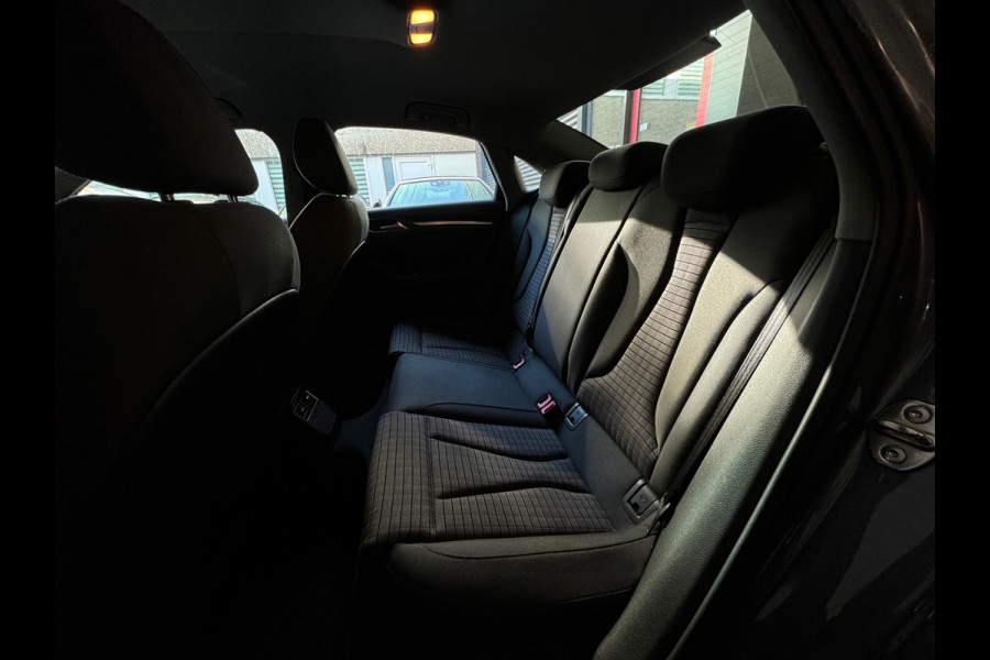 Audi A3 Limousine 1.5 TFSI CoD Sport S Line Edition Keyless