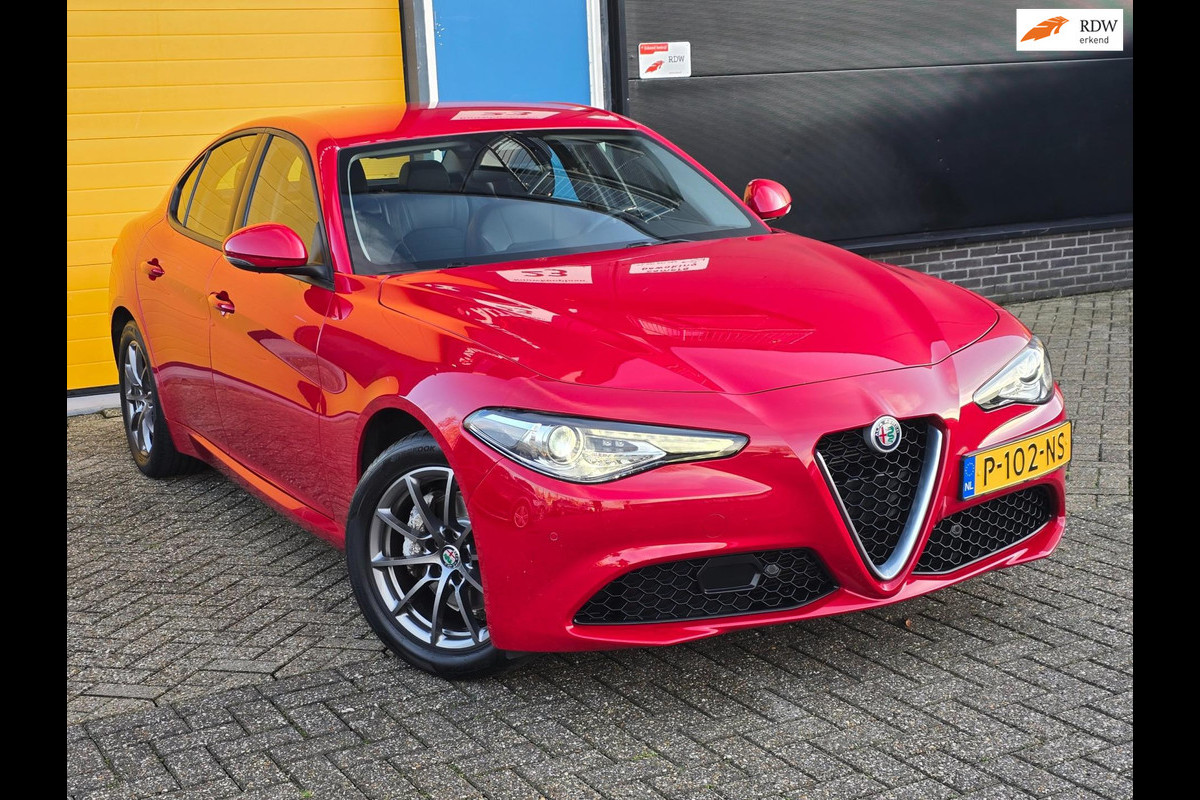 Alfa Romeo Giulia 2.0T Sport / AUT / ECC / Elek Pakket / Stuurverwarming / Stoelverwarming / Led / Pdc / Allu Velgen