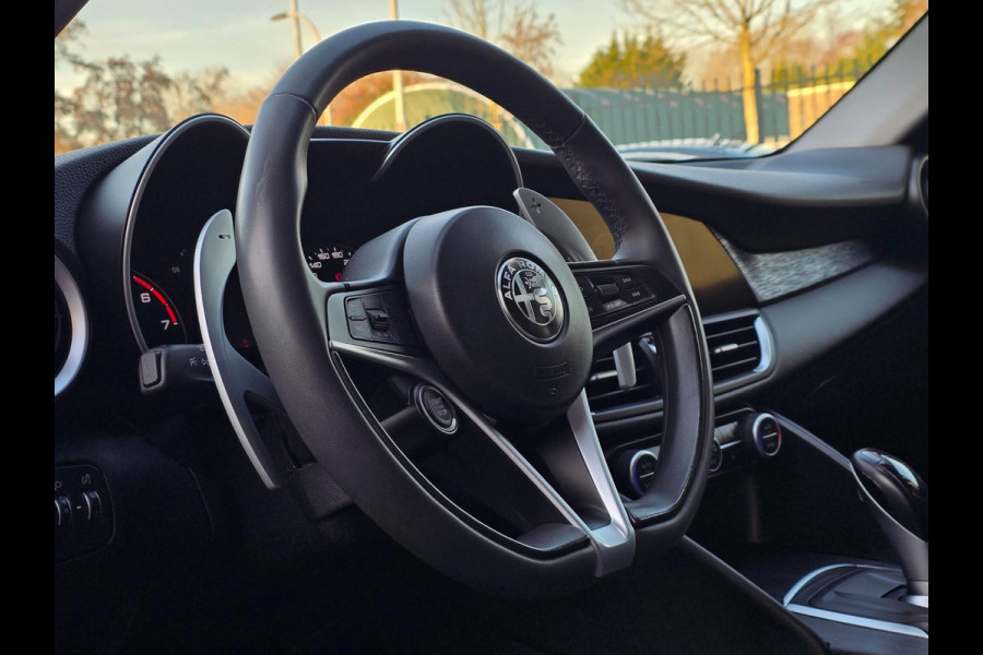 Alfa Romeo Giulia 2.0T Sport / AUT / ECC / Elek Pakket / Stuurverwarming / Stoelverwarming / Led / Pdc / Allu Velgen