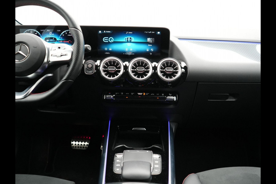 Mercedes-Benz GLA 250 e AMG Line Plug In Hybrid 218pk Dealer O.H PHEV | Adaptive Cruise | 360 Camera | Multibeam LED | Alcantara Sportstoelen Verwarmd | Sfeerverlichting | Apple Carplay | Blis | Pilot Assist | Widescreen Navi | Virtual | DAB |