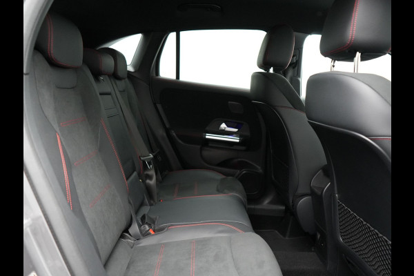 Mercedes-Benz GLA 250 e AMG Line Plug In Hybrid 218pk Dealer O.H PHEV | Adaptive Cruise | 360 Camera | Multibeam LED | Alcantara Sportstoelen Verwarmd | Sfeerverlichting | Apple Carplay | Blis | Pilot Assist | Widescreen Navi | Virtual | DAB |