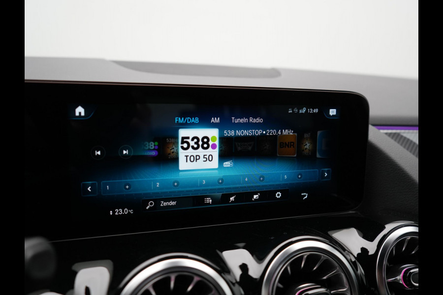 Mercedes-Benz GLA 250 e AMG Line Plug In Hybrid 218pk Dealer O.H PHEV | Adaptive Cruise | 360 Camera | Multibeam LED | Alcantara Sportstoelen Verwarmd | Sfeerverlichting | Apple Carplay | Blis | Pilot Assist | Widescreen Navi | Virtual | DAB |