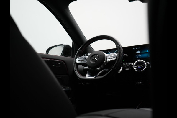 Mercedes-Benz GLA 250 e AMG Line Plug In Hybrid 218pk Dealer O.H PHEV | Adaptive Cruise | 360 Camera | Multibeam LED | Alcantara Sportstoelen Verwarmd | Sfeerverlichting | Apple Carplay | Blis | Pilot Assist | Widescreen Navi | Virtual | DAB |