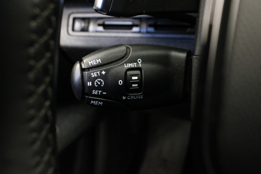 Peugeot 5008 1.2 PureTech Blue Lease Premium |Navi|