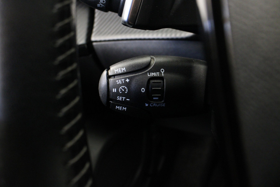 Peugeot 2008 1.2 PureTech Allure Pack |Camera|Navi|