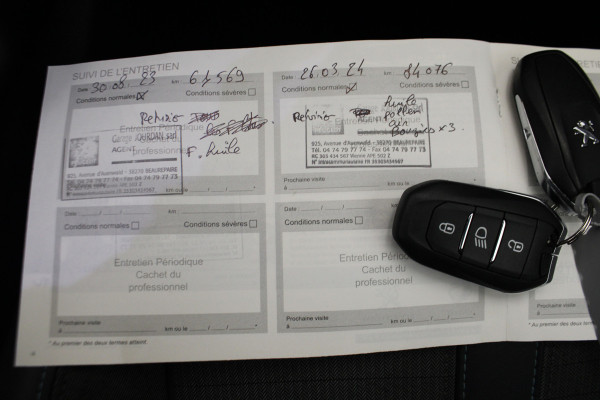 Peugeot 2008 1.2 PureTech Allure Pack |Camera|Navi|