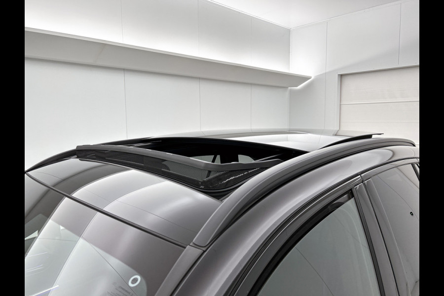 Mercedes-Benz GLC 300 e 4MATIC AMG Plug-In Hybride AMG Line Premium Plus | Night Pakket | Alarm Klasse 3 | trekhaak | Panorama Schuif-Kanteldak | 20 Inch AMG Velgen | Distronic. Inclusief 24 maanden MB Certified garantie voor Europa.