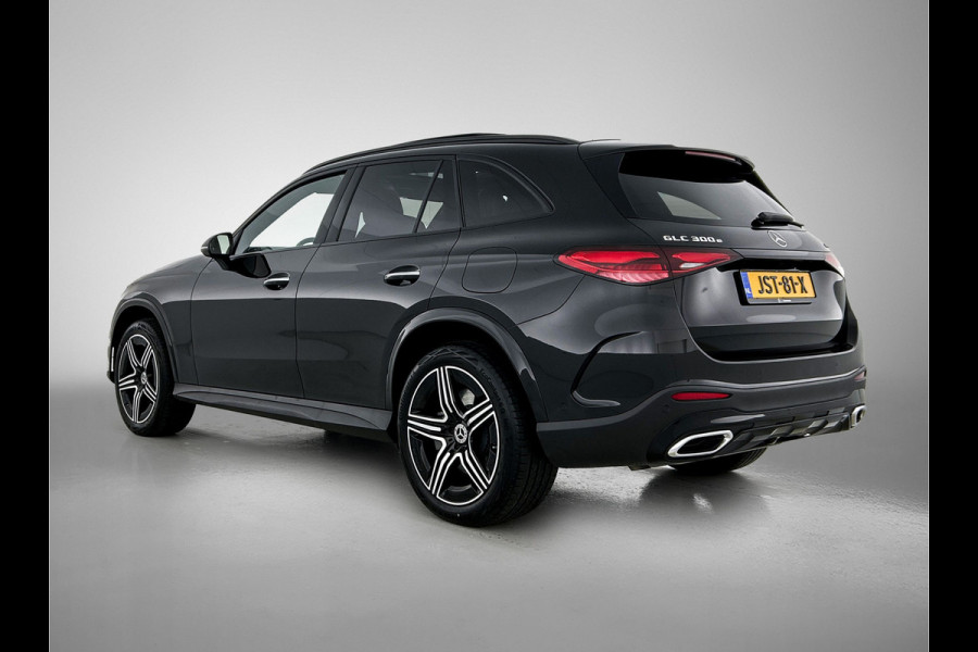 Mercedes-Benz GLC 300 e 4MATIC AMG Plug-In Hybride AMG Line Premium Plus | Night Pakket | Alarm Klasse 3 | trekhaak | Panorama Schuif-Kanteldak | 20 Inch AMG Velgen | Distronic. Inclusief 24 maanden MB Certified garantie voor Europa.