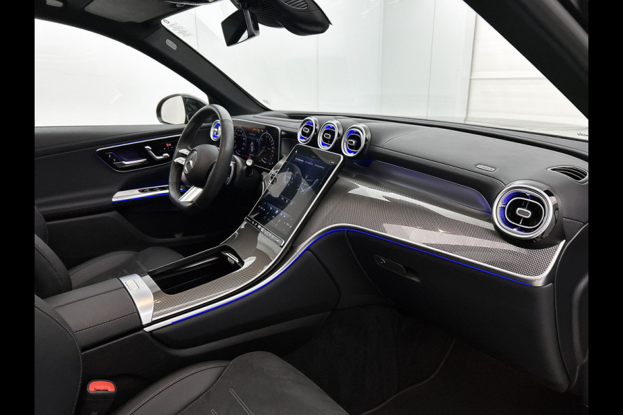 Mercedes-Benz GLC 300 e 4MATIC AMG Plug-In Hybride AMG Line Premium Plus | Night Pakket | Alarm Klasse 3 | trekhaak | Panorama Schuif-Kanteldak | 20 Inch AMG Velgen | Distronic. Inclusief 24 maanden MB Certified garantie voor Europa.