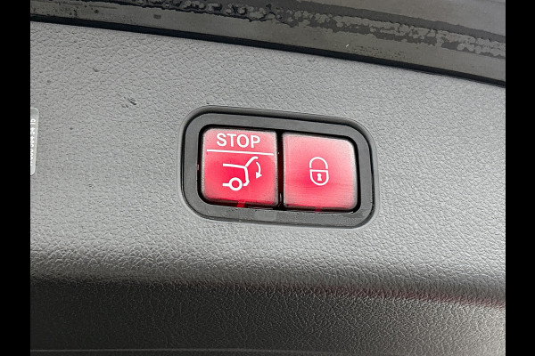 Mercedes-Benz GLC 300 e 4MATIC AMG Plug-In Hybride AMG Line Premium Plus | Night Pakket | Alarm Klasse 3 | trekhaak | Panorama Schuif-Kanteldak | 20 Inch AMG Velgen | Distronic. Inclusief 24 maanden MB Certified garantie voor Europa.