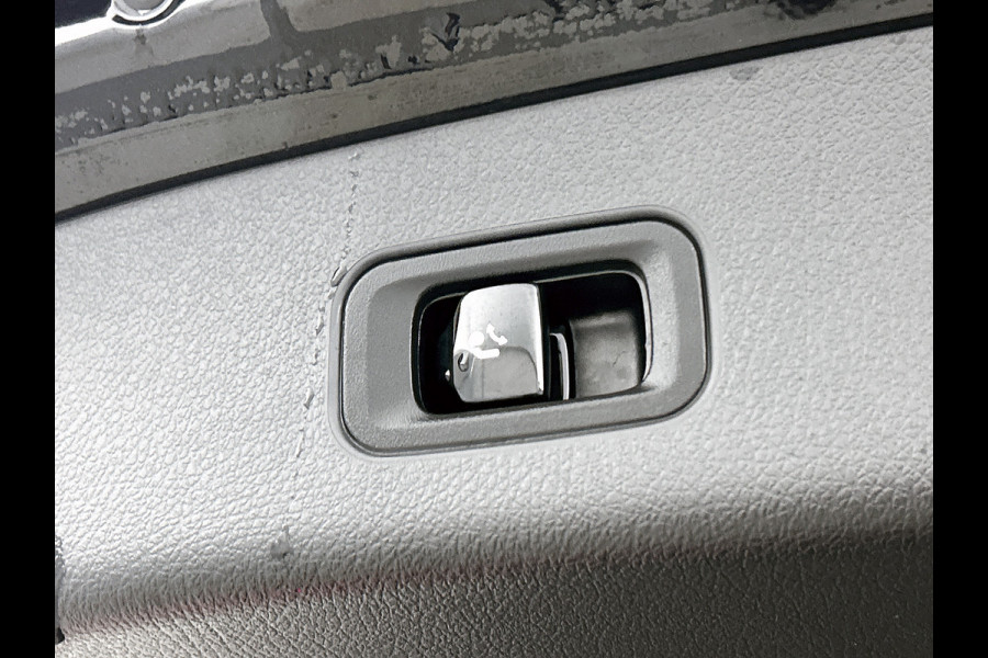 Mercedes-Benz GLC 300 e 4MATIC AMG Plug-In Hybride AMG Line Premium Plus | Night Pakket | Alarm Klasse 3 | trekhaak | Panorama Schuif-Kanteldak | 20 Inch AMG Velgen | Distronic. Inclusief 24 maanden MB Certified garantie voor Europa.