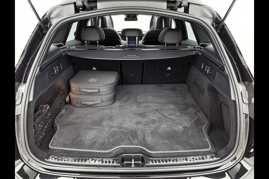 Mercedes-Benz GLC 300 e 4MATIC AMG Plug-In Hybride AMG Line Premium Plus | Night Pakket | Alarm Klasse 3 | trekhaak | Panorama Schuif-Kanteldak | 20 Inch AMG Velgen | Distronic. Inclusief 24 maanden MB Certified garantie voor Europa.