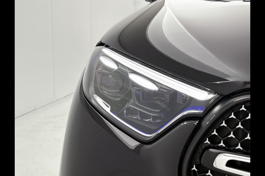 Mercedes-Benz GLC 300 e 4MATIC AMG Plug-In Hybride AMG Line Premium Plus | Night Pakket | Alarm Klasse 3 | trekhaak | Panorama Schuif-Kanteldak | 20 Inch AMG Velgen | Distronic. Inclusief 24 maanden MB Certified garantie voor Europa.