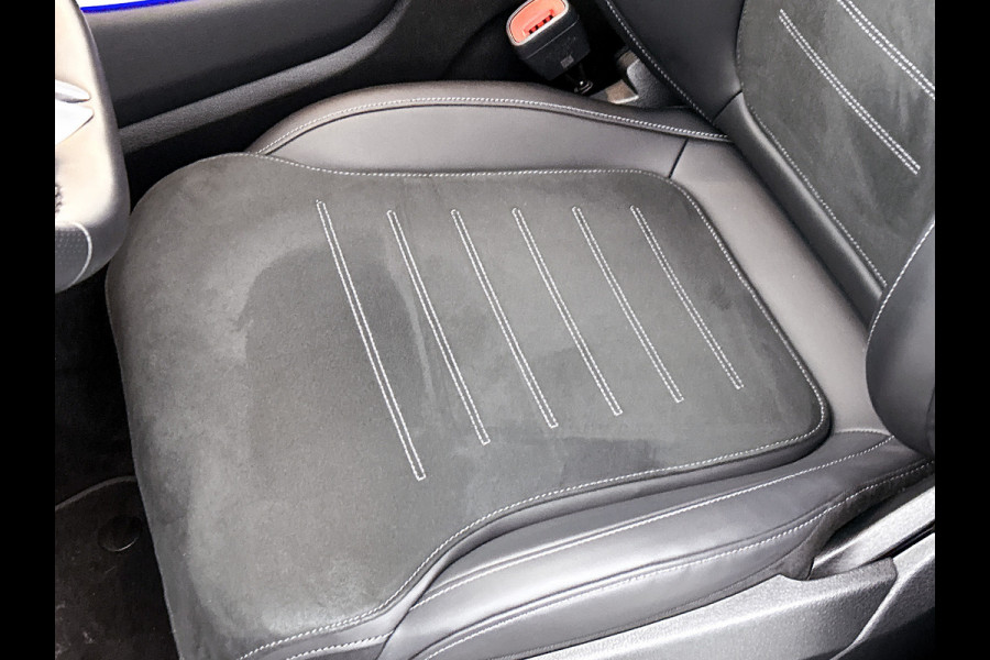 Mercedes-Benz GLC 300 e 4MATIC AMG Plug-In Hybride AMG Line Premium Plus | Night Pakket | Alarm Klasse 3 | trekhaak | Panorama Schuif-Kanteldak | 20 Inch AMG Velgen | Distronic. Inclusief 24 maanden MB Certified garantie voor Europa.