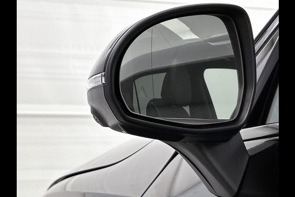 Mercedes-Benz GLC 300 e 4MATIC AMG Plug-In Hybride AMG Line Premium Plus | Night Pakket | Alarm Klasse 3 | trekhaak | Panorama Schuif-Kanteldak | 20 Inch AMG Velgen | Distronic. Inclusief 24 maanden MB Certified garantie voor Europa.