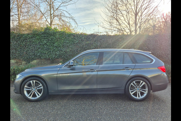 BMW 3 Serie Touring Nbt EVO Apple CarPlay LM Velgen Trekhaak NAP NL Gave Kleur 320i Luxury Edition