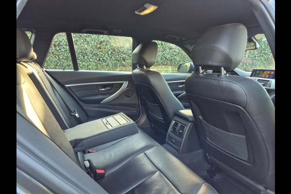 BMW 3 Serie Touring Nbt EVO Apple CarPlay LM Velgen Trekhaak NAP NL Gave Kleur 320i Luxury Edition