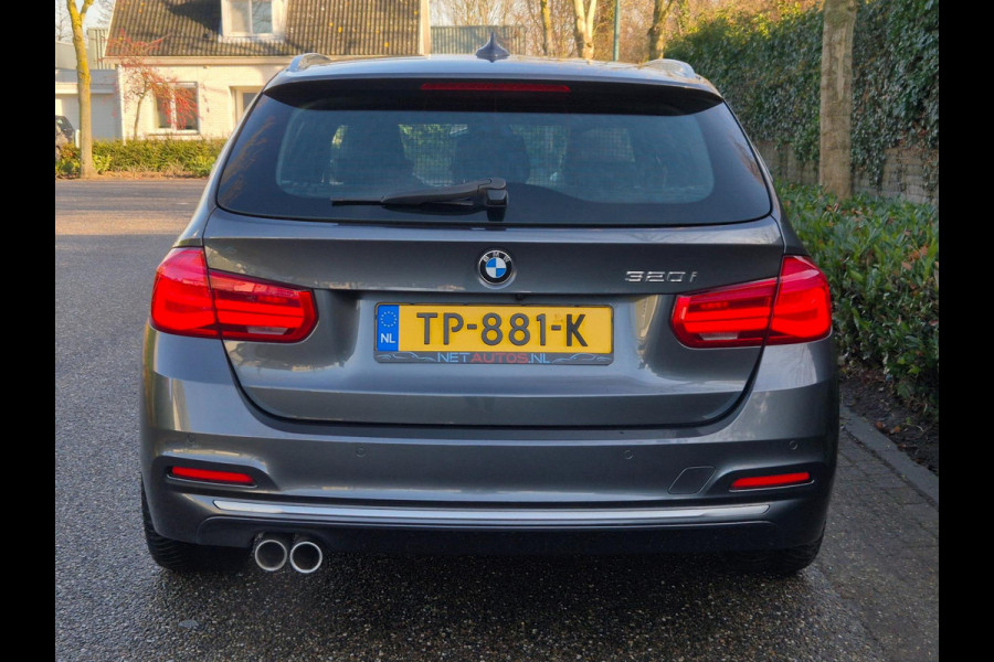 BMW 3 Serie Touring Nbt EVO Apple CarPlay LM Velgen Trekhaak NAP NL Gave Kleur 320i Luxury Edition