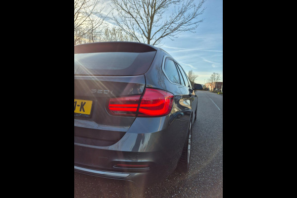BMW 3 Serie Touring Nbt EVO Apple CarPlay LM Velgen Trekhaak NAP NL Gave Kleur 320i Luxury Edition