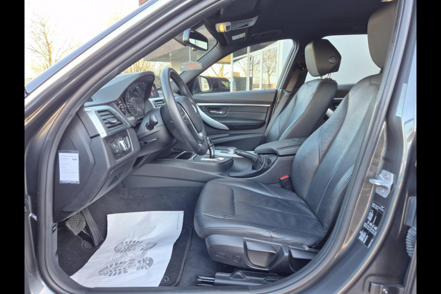 BMW 3 Serie Touring Nbt EVO Apple CarPlay LM Velgen Trekhaak NAP NL Gave Kleur 320i Luxury Edition