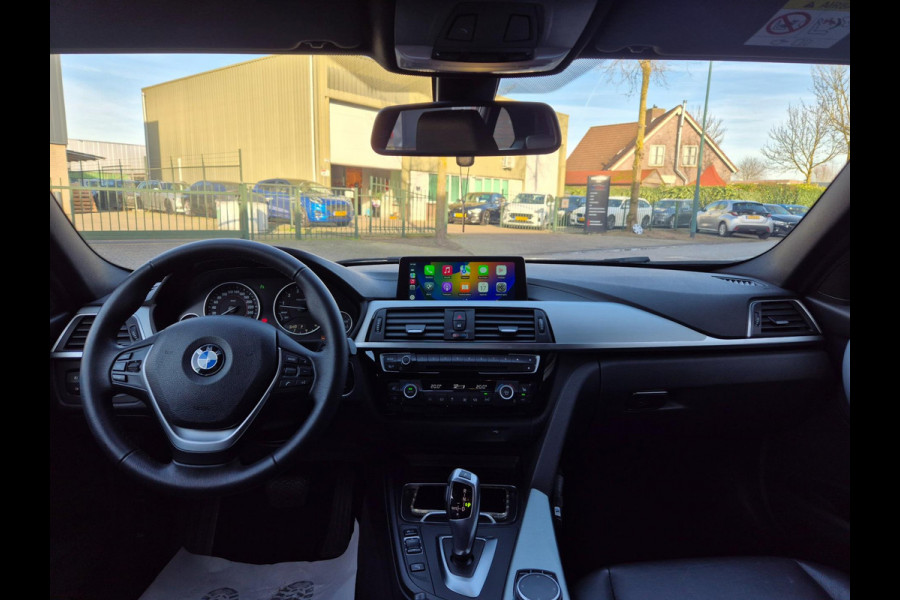BMW 3 Serie Touring Nbt EVO Apple CarPlay LM Velgen Trekhaak NAP NL Gave Kleur 320i Luxury Edition