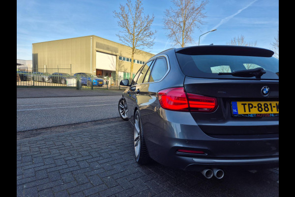 BMW 3 Serie Touring Nbt EVO Apple CarPlay LM Velgen Trekhaak NAP NL Gave Kleur 320i Luxury Edition