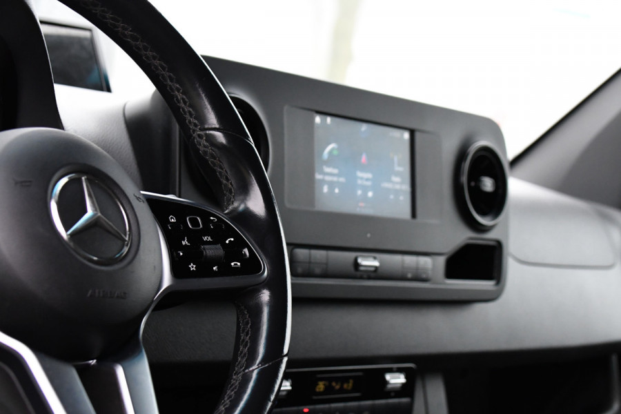 Mercedes-Benz Sprinter 519 V6 3.0 CDI L3H2 Black Edition Camera, Carplay, 190pk, 3500kg Trekhaak, N1 Registratie, Automaat, Multimedia, Leder, Uniek!