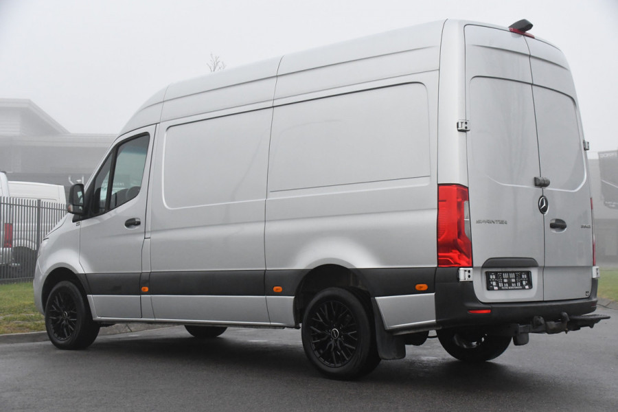 Mercedes-Benz Sprinter 319 V6 3.0 CDI L2H2 Camera, Cruise, 10,5'' Mbux, Automaat, Carplay, Multimedia, Trekhaak, Uniek!