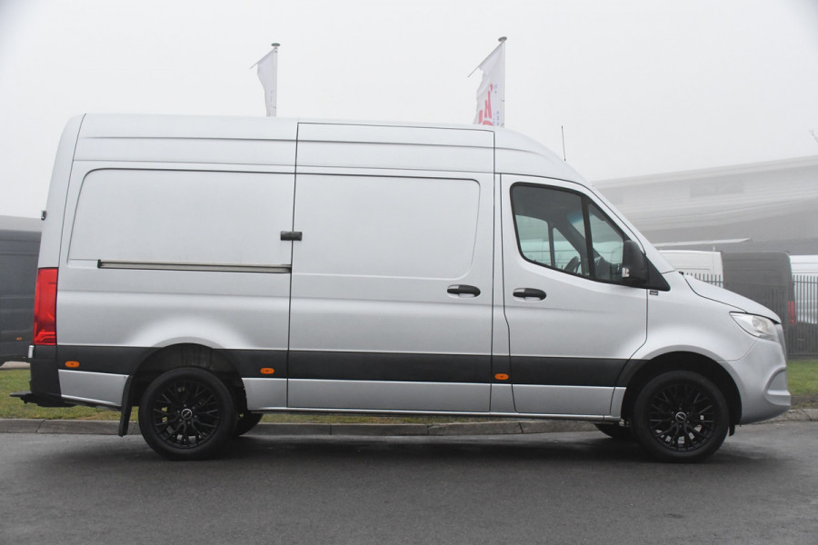 Mercedes-Benz Sprinter 319 V6 3.0 CDI L2H2 Camera, Cruise, 10,5'' Mbux, Automaat, Carplay, Multimedia, Trekhaak, Uniek!