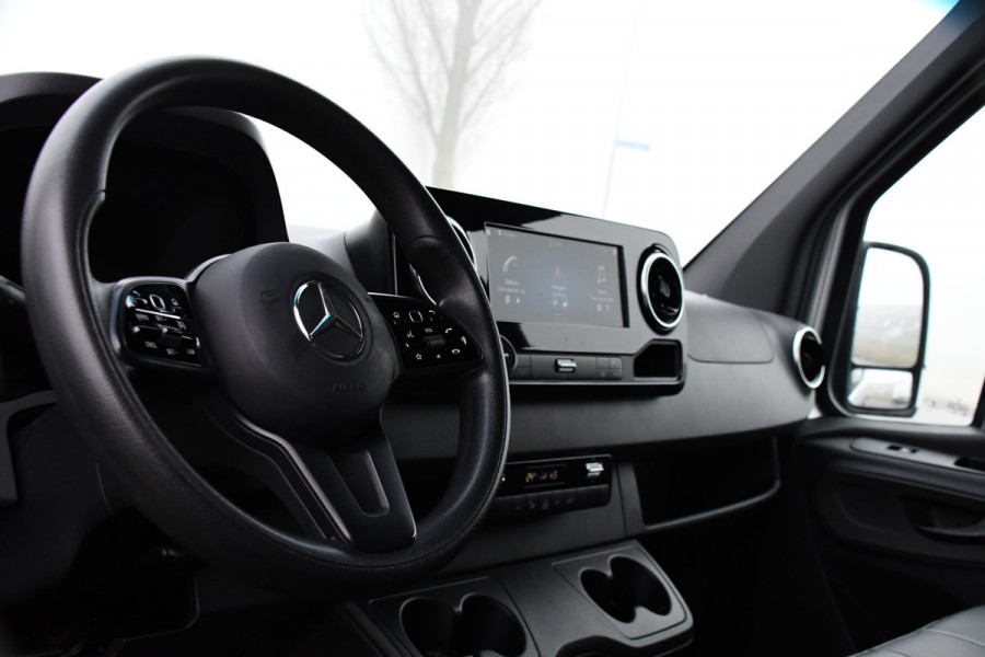 Mercedes-Benz Sprinter 319 V6 3.0 CDI L2H2 Camera, Cruise, 10,5'' Mbux, Automaat, Carplay, Multimedia, Trekhaak, Uniek!